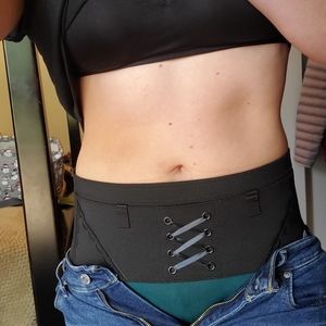 Hip Hugger for concealing mid size hand guns